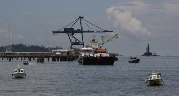 Enam Kapal Rutin ke Malundung, Ada Apa?
