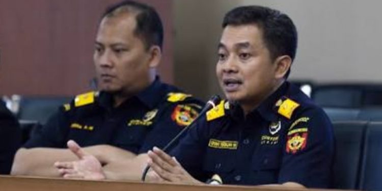 Ribuan Kontainer Impor Sampah Menumpuk di Priok