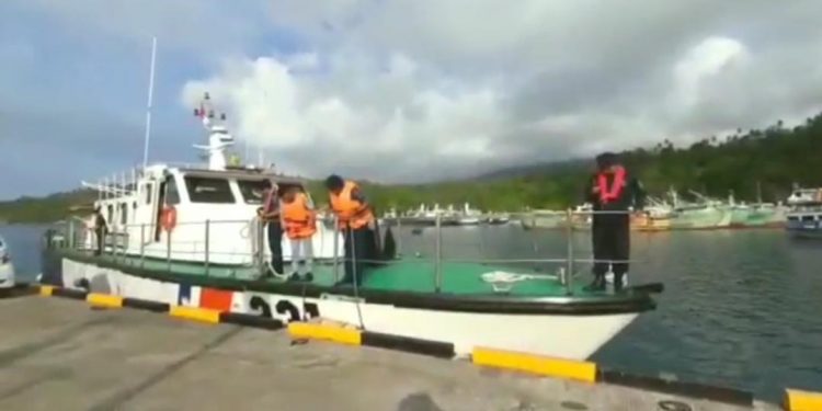 Kapal KPLP Evakuasi Kapal Asing di Perairan Bitung