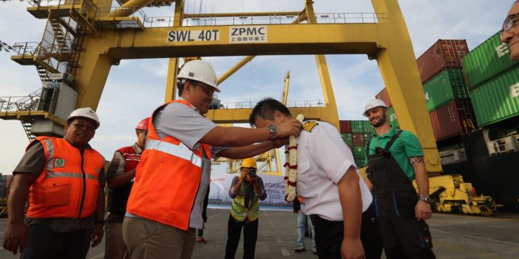 Pelindo I Lepas Kapal Terakhir dan Sambut Yang Perdana