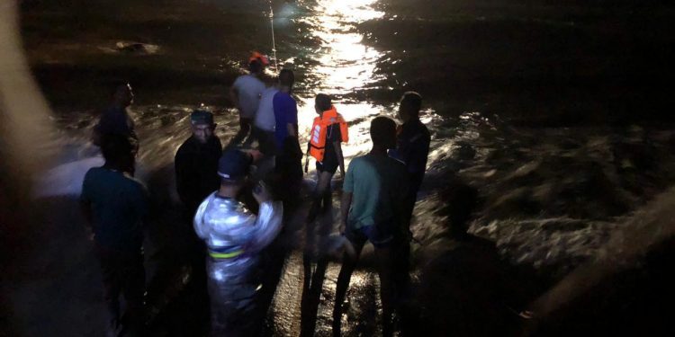 Sebanyak 64 Penumpang Kapal Terubuk Dievakuasi