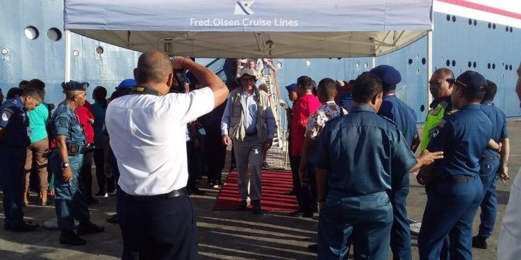 MV Boudicca pun Singgah di Ambon