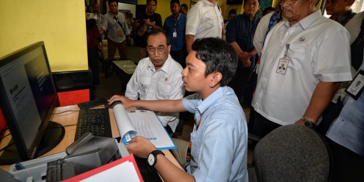 Sidak ke Pelni Surabaya, Menhub Cek Harga Dari Kapal Tol Laut