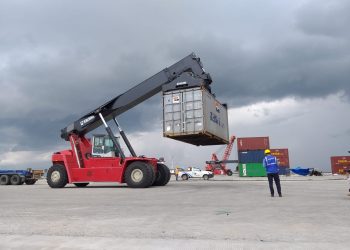 Pelindo IV Datangkan 27 Head Truck & 8 Reach Stacker
