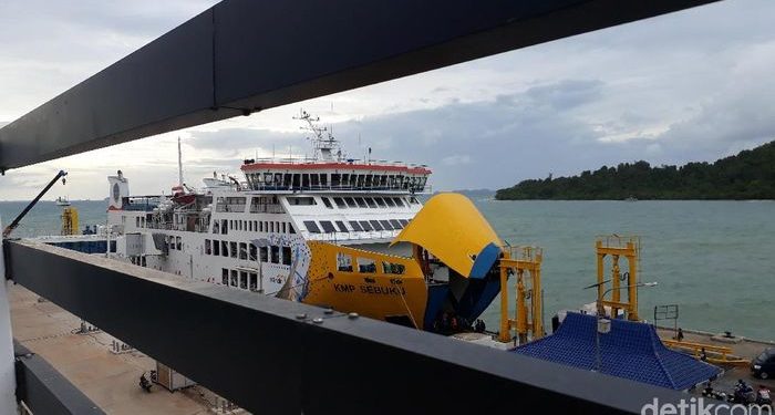 Tiket Kapal Penyeberangan Naik?