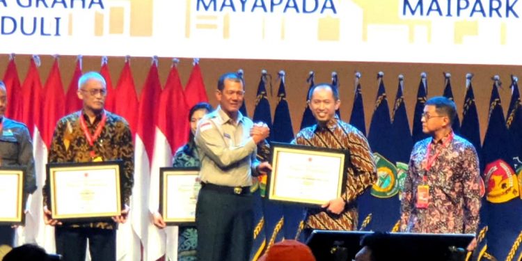 ALFI Terima Penghargaan dari BNPB