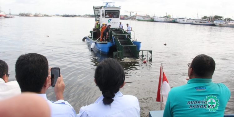 KLHK Tinjau Kapal Sampah Milik Pelindo IV