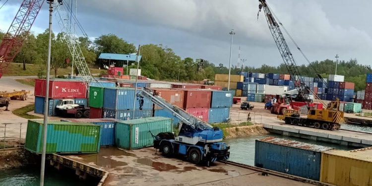 Bongkar Muat Petikemas di Sei Kolak Kijang 25 Ribu TEUs