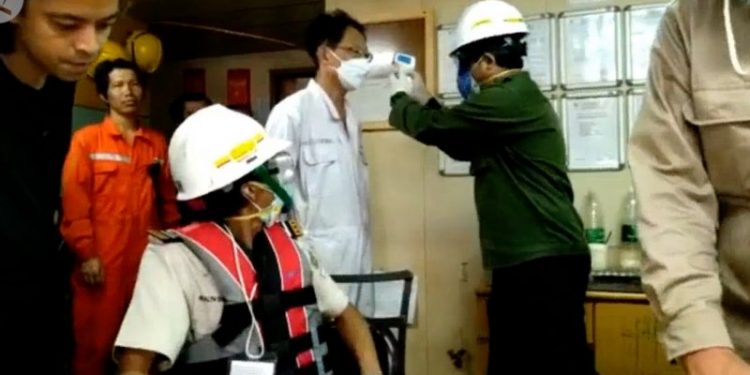 891 ABK Kapal Asal China Masuk Priok, Aman?