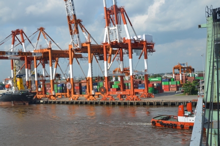 Pengawasan Bongkar Muat Barang Dari Kapal Asing Diperketat
