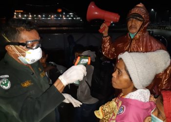Cegah Corona, Para Penumpang ke Labuan Bajo Diperiksa Ketat