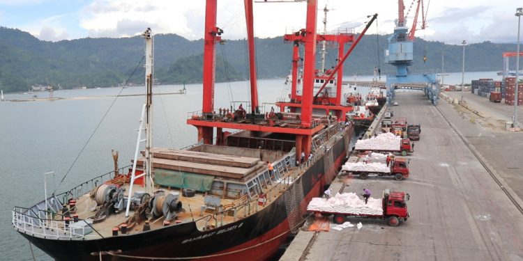 Teluk Bayur Buka Layanan 24/7