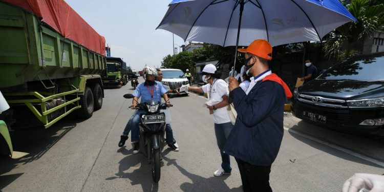 IPC Bagikan 20 Ribu Masker ke Masyarakat