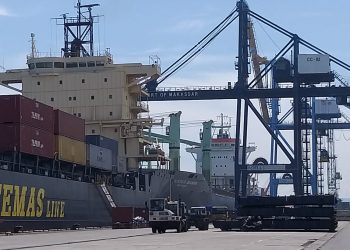 Meski Kondisi Corona, Kegiatan Pelabuhan Makassar Tetap 24/7