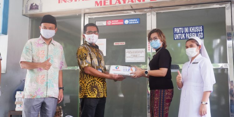 IA ITB-Pelindo I Bantu APD ke RS Santa Elisabeth