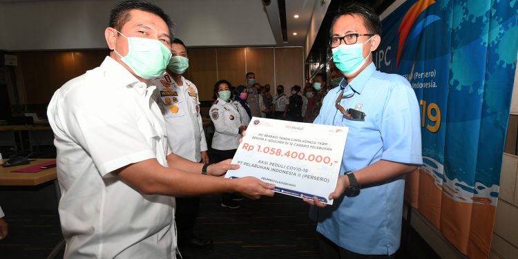 IPC & OP Priok Bagikan 1500 Sembako, Menhub Ikutan Video Call