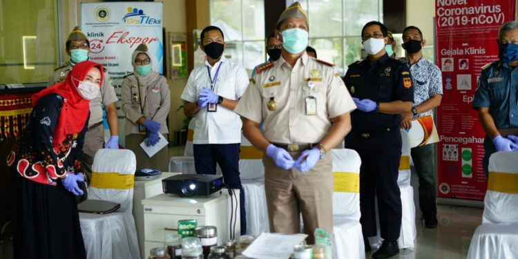 Ekspor Serentak Produk Pertanian dari Pelabuhan Panjang