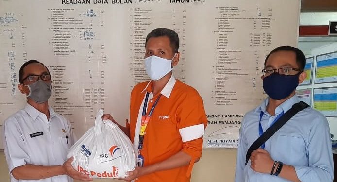 IPC Panjang Berikan Bantuan 1500 Sembako ke Warga Sekitar Pelabuhan