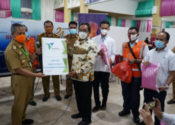 1000 Sembako Bantuan Pelindo IV Diserahkan ke Gubernur Sulsel