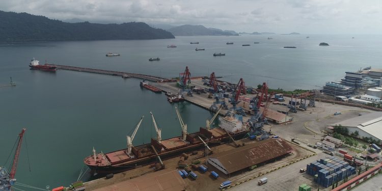 Selama Lebaran, Teluk Bayur Tetap Layani 24 Jam