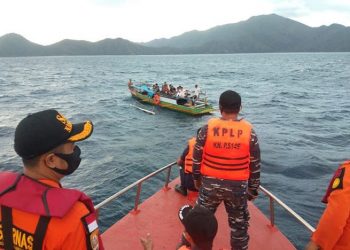 Kapal Mati Mesin, Tim SAR Kolaka Selamatkan 25  Penumpang