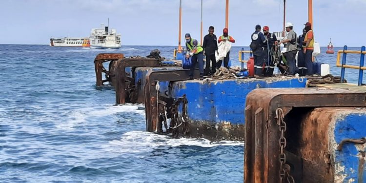 Bangkai KMP Dharma Rucita III Disingkirkan, Dermaga II Padang Bai Segera Beroperasi