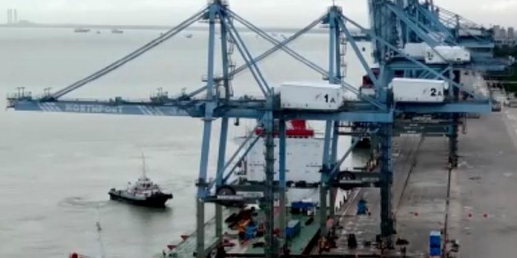 Pelindo IV Tetap Survive Pacu Pertumbuhan Indonesia Timur