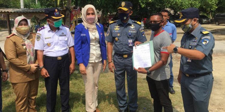 Nelayan Lampung Terima 271 Pas Kecil & Alat Keselamatan Kapal