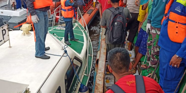 26 ABK Bahari Indonesia Yang Terbakar Tiba di Ketapang