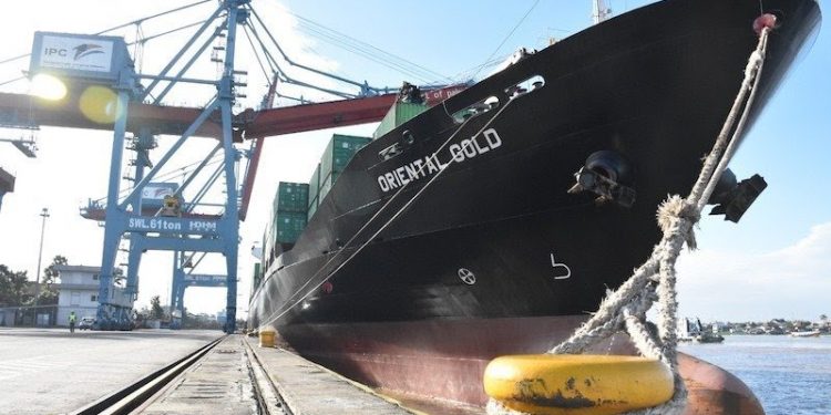 Boom Baru Dimasuki Kapal Besar