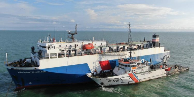 Kru Kapal Mitra XXI Yang Tenggelam Dievakuasi Gunakan Kapal KPLP