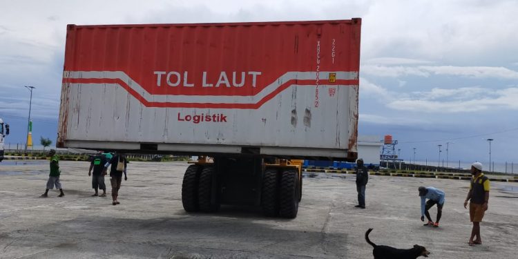 Pelabuhan Waren Mulai Disandari Kapal Kontainer 5.000 GT