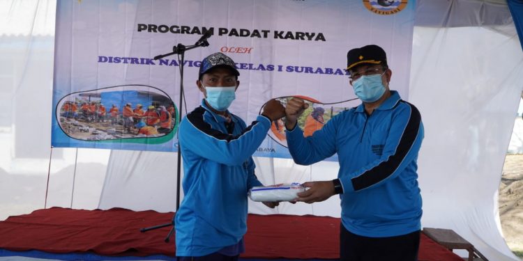 Hubla Gelar Padat Karya di Menara Suar Tanjung Pacinan