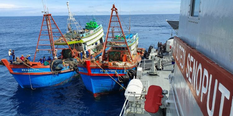 TNI AL Tangkap Dua Kapal Asing di Laut Natuna Utara