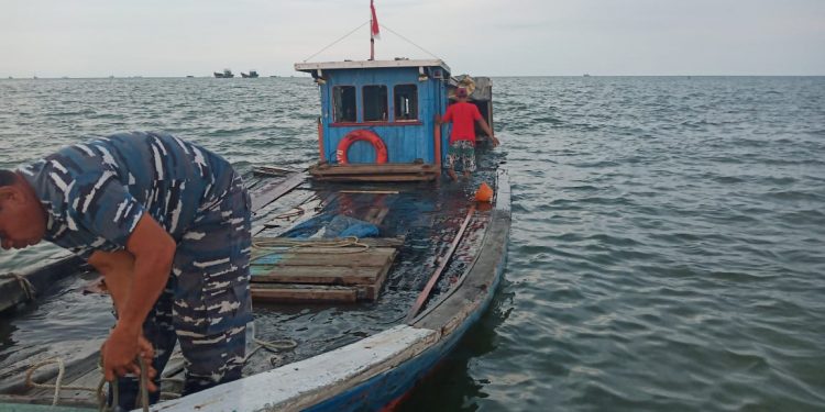 Kapal Aina Jaya yang Tabrak Beting di Belawan Berhasil Dievakuasi