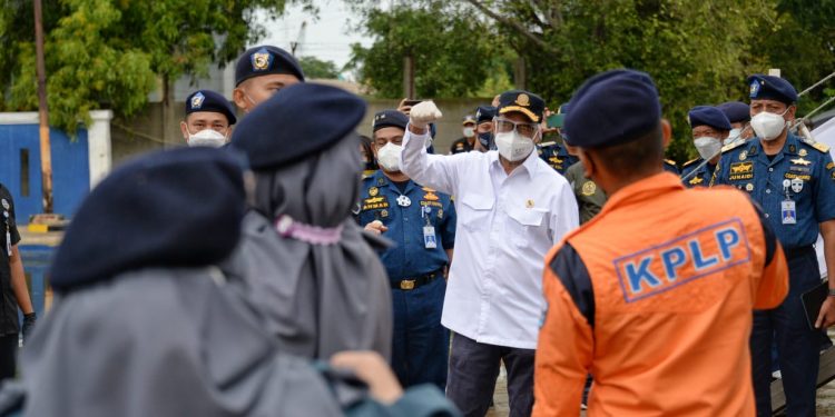 Menhub Semangati 15 Ribu Petugas KPLP yang Tak Kenal Libur