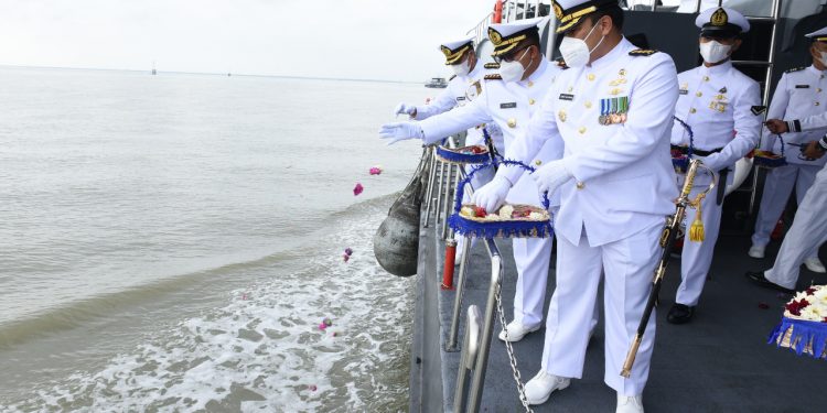 Tabur Bunga Peringati Pertempuran di Laut Arafuru