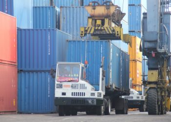 Per Hari Rp 18 Ribu Penumpukan Petikemas di Makassar, Murah Banget..