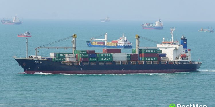 Penyelamatan Tabrakan KM Tanto-TB Mitra Jaya Terus Dilakukan