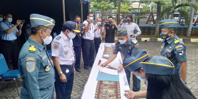 Para Pejabat Kesyahbandaran Priok Teken Pakta Integritas