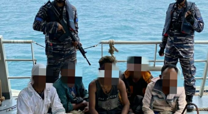 Lima Pencuri di Selat Singapura Ditangkap AL