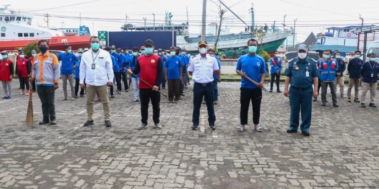 KSOP Tg. Emas dan Disnav Semarang Gelar Padat Karya