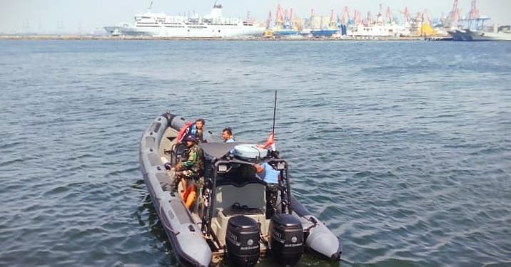 TNI AL Evakuasi Korban Kecelakaan Kapal di Pondok Dayung