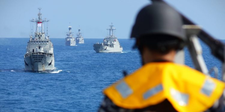 Gelap Bukan Halangan, TNI AL Tetap Latihan AAROFEX di Perairan Natuna