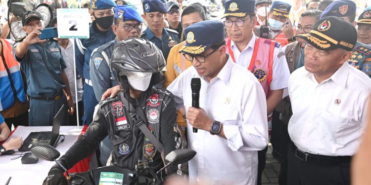 Menhub Lepas Pemudik Gratis Kapal Laut ke Semarang