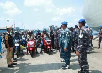 KRI Banjarmasin 592 Membawa Ratusan Pemudik Gratis Tiba di Priok