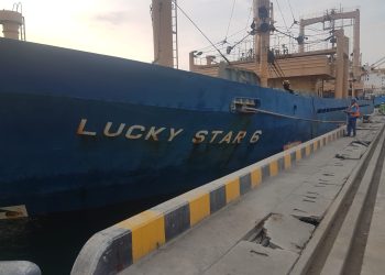 7.300 Ton Beras Impor, Dibongkar di Semarang