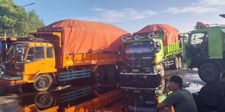 Marunda Lumpuh, Pengusaha Rugi Ratusan Juta Rupiah