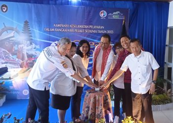 Di Padangbai Bali, Dirjen Memberikan 200 Life Jacket Gratis