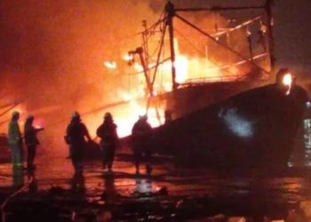 Sembilan Kapal Nelayan Terbakar di Muara Baru
